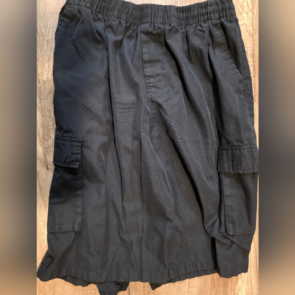 Black Cargo Shorts with Elastic Waistband and Relaxed Fit